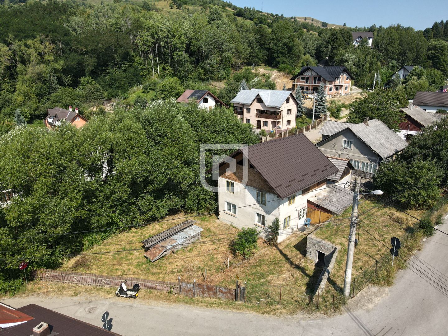 Casa cu 500mp teren, pozitie buna, centrala, utilitati - Poză 1