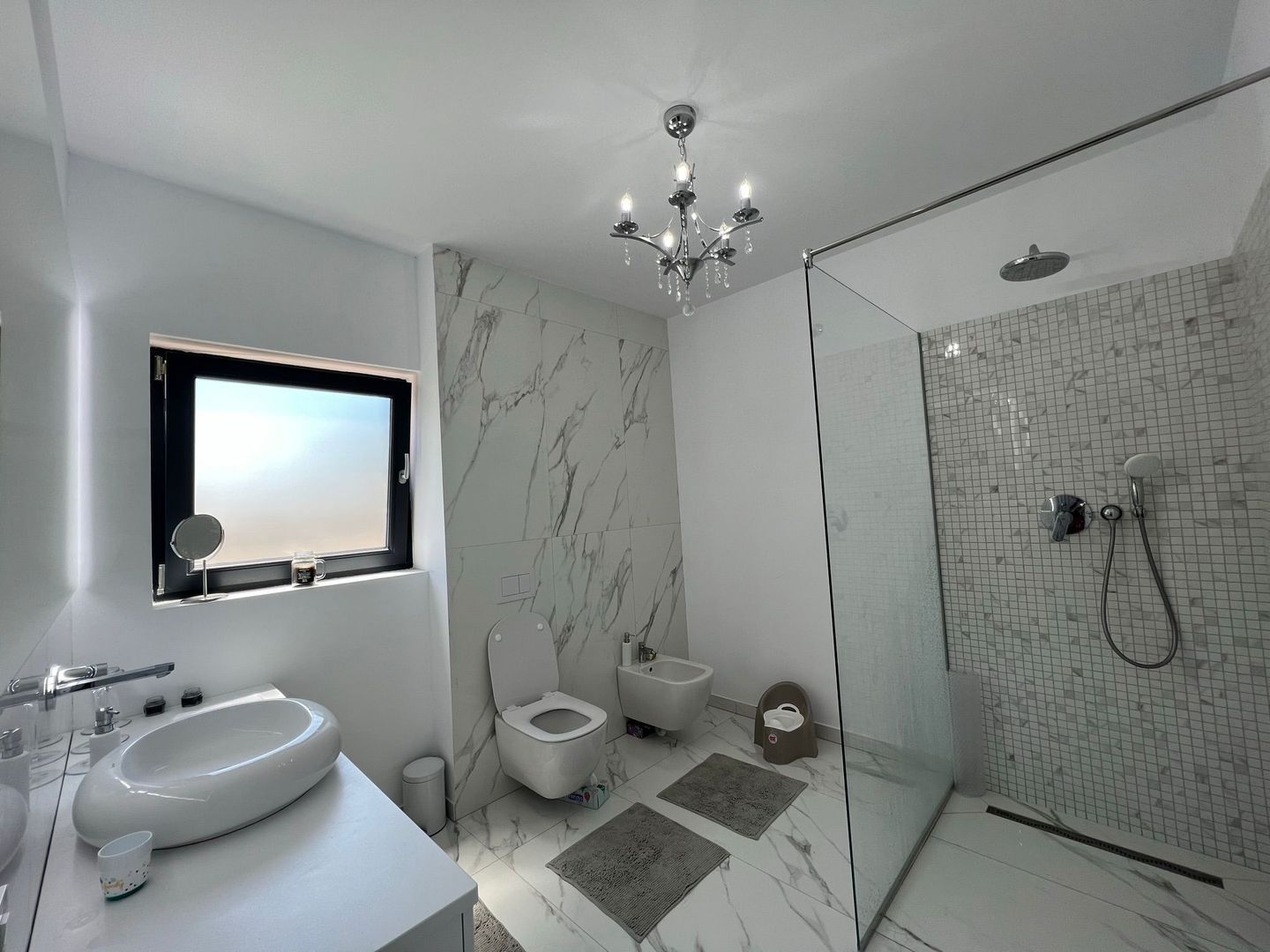 Vilă de Lux I Design contemporan si curte 360 mp I Dumbravita - Poză 9