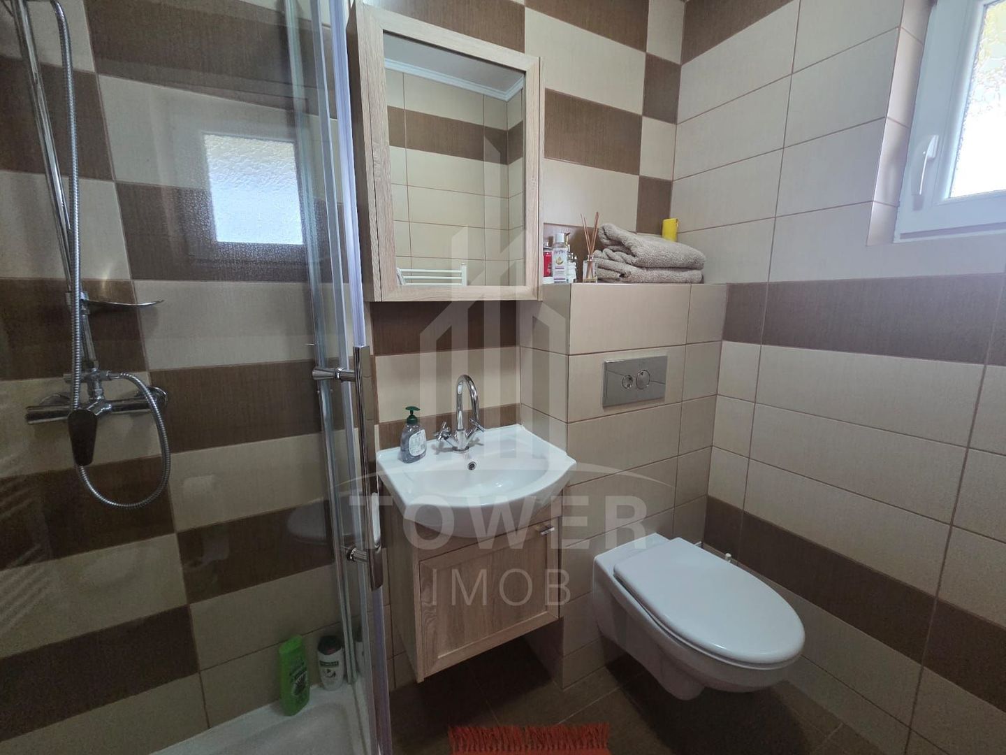 Casă de închiriat - Zona Gușterița, vedere spre munte - Poză 16