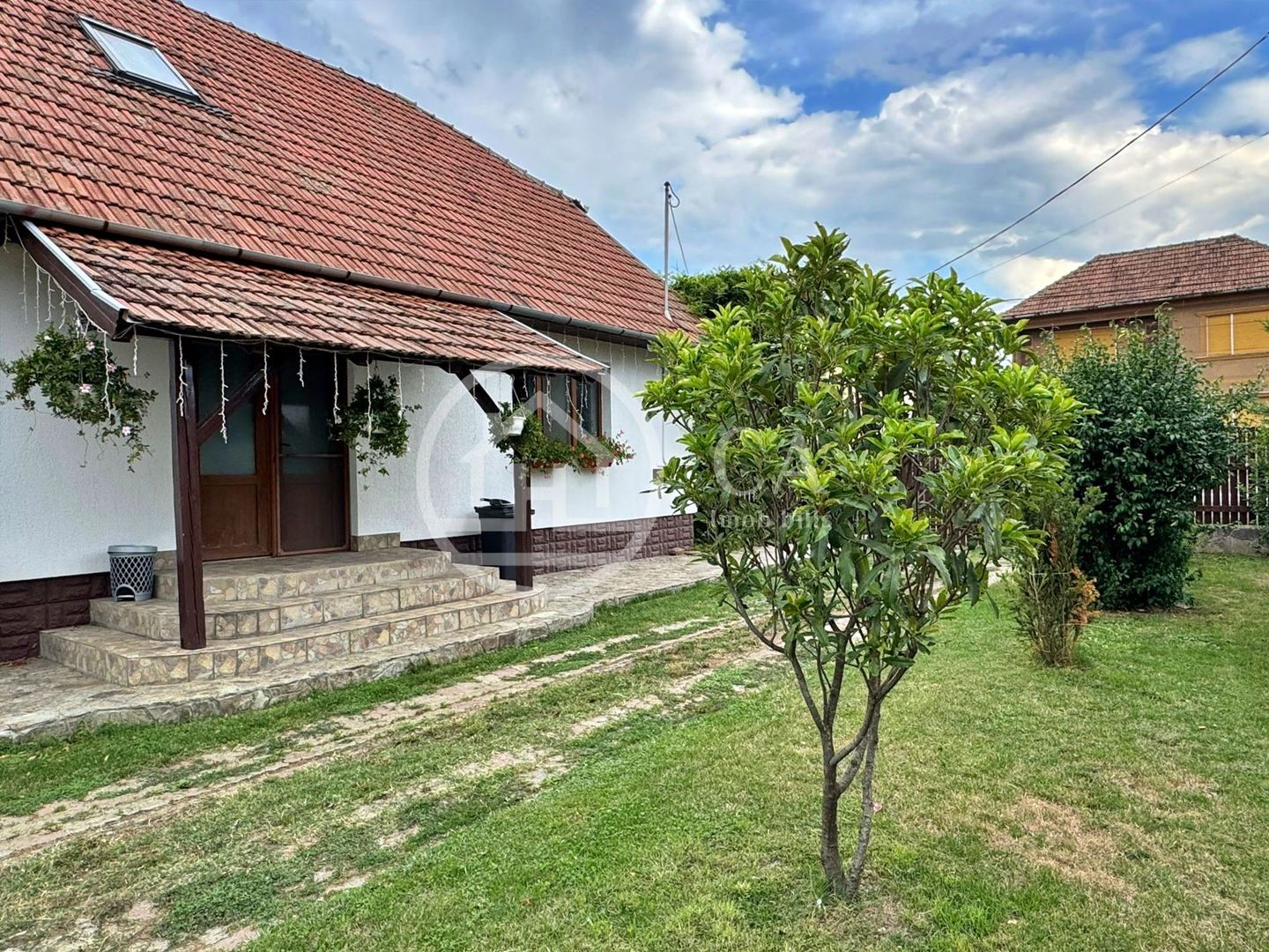 Casă de vânzare cu 4 camere si teren de 1000 mp in Salard, Bihor - Poză 3