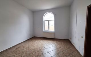 Casa cu 4 camere, zona Central - Poză 7
