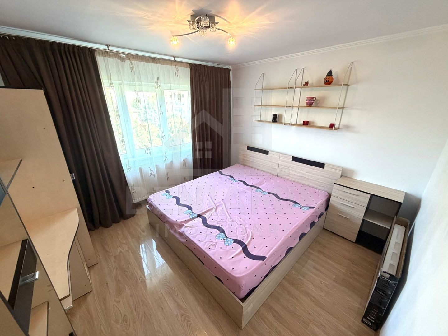 Apartament 3 camere si 2 bai Rovine decomandat 67mp  an1985 - Poză 3