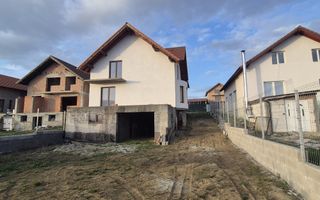 Casa 5 camere 2 bai garaj la subsol si teren 500 mp in Sura Mare - Poză 1