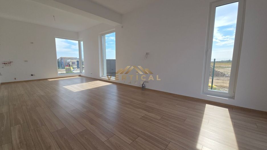 LOCUINTA MODERNA CU 2 DORMITOARE SI PARCARE - Poză 8