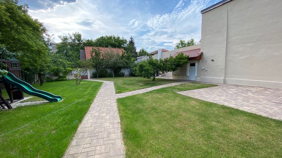 Generoasa si spatioasa - Poză 15