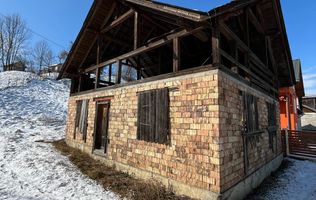 Casa la rosu-Zona Bistrita Bargaului-Teren-700mp