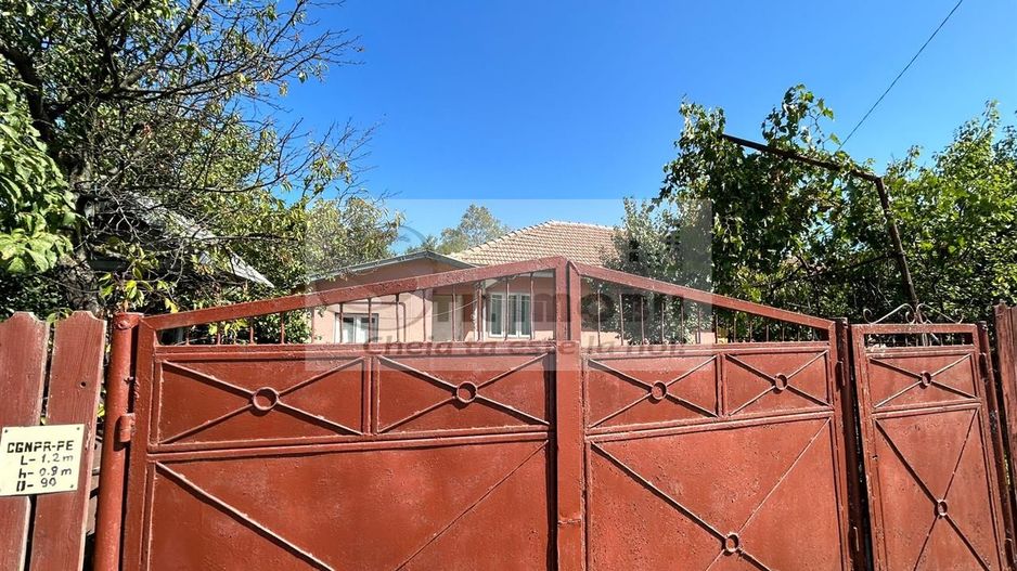 Casa si teren 4333 mp de vanzare in Tomesti - Chicerea-90,000 € - Poză 5