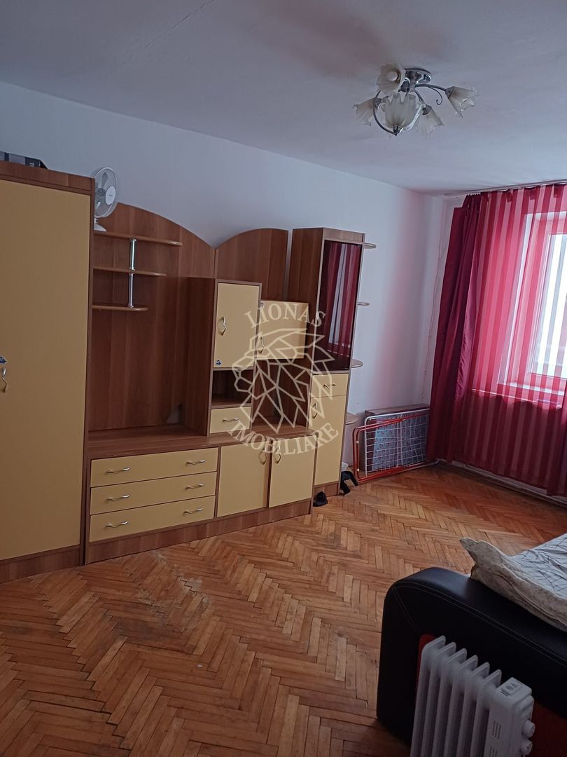 Apartament compartimentat cu 2 garsoniere-parter-Zona Policlinica - Poză 1