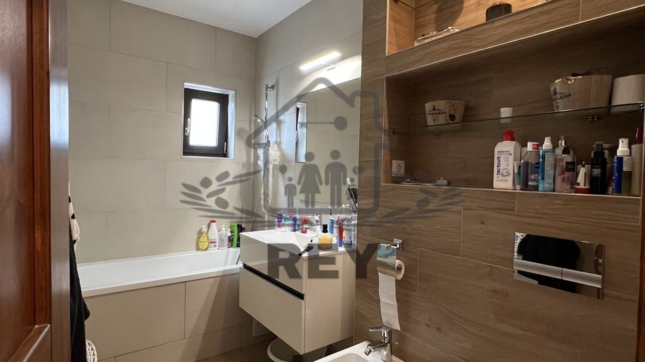 Casă de tip triplex la vânzare 6 camere /Șelimbăr /Secția 1 de Poliție - Poză 10