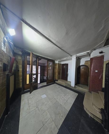 Apartament 5 camere, garaj, 2 boxe subsol, 4/6, bloc interbelic . - Poză 3