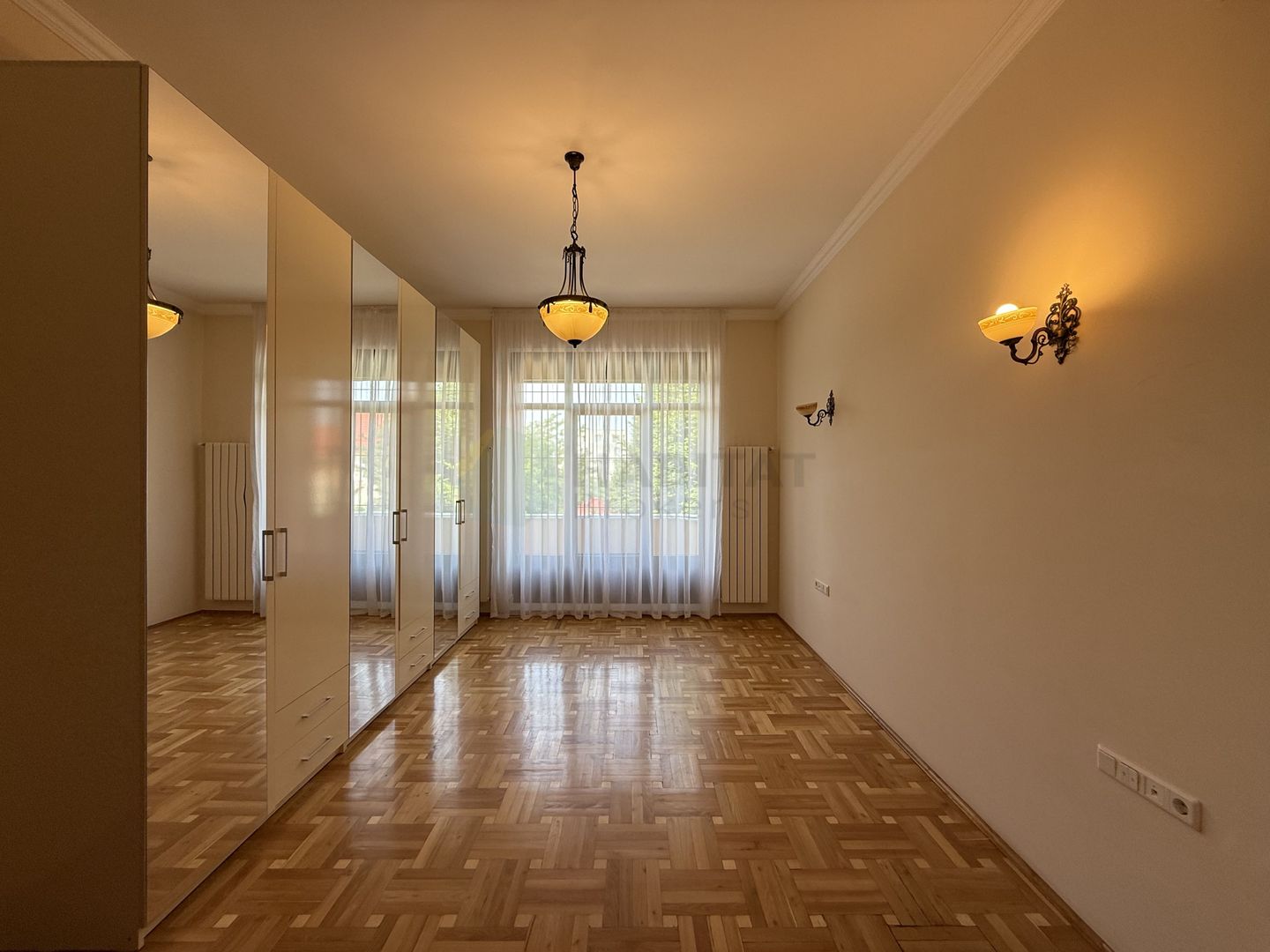 Vila 9 camere cu piscina si teren de 1.000 mp - Poză 9