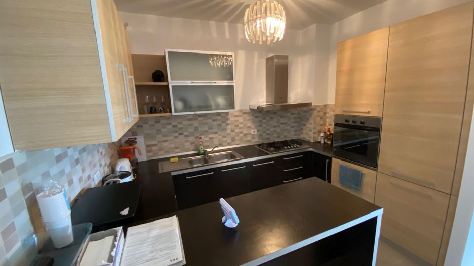 Spatios si modern cu garaj subteran - Poză 15