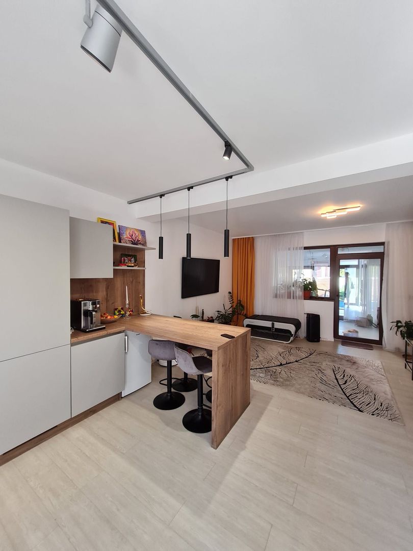 Duplex minimalist cu piscina - Poză 13