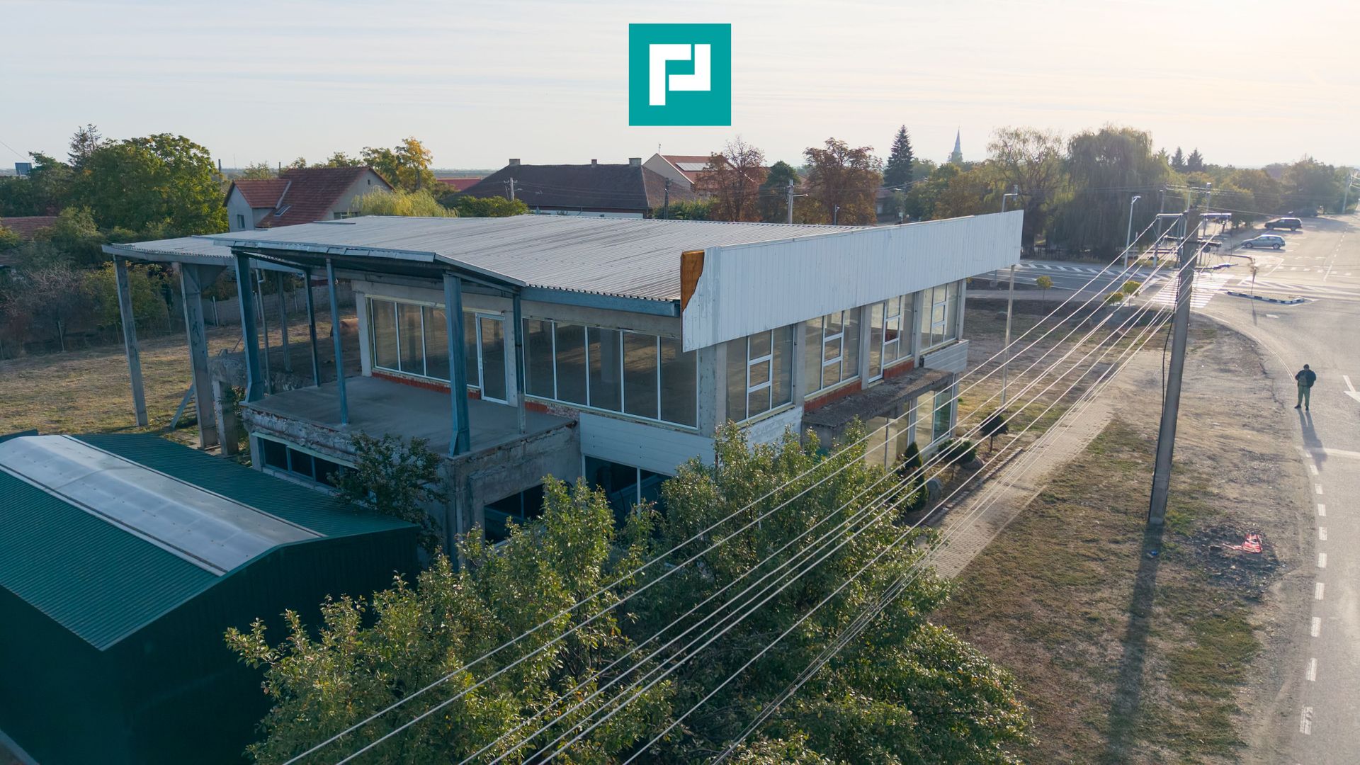 Spatiu comercial cu etaj și teren de 4000mp - Poză 13