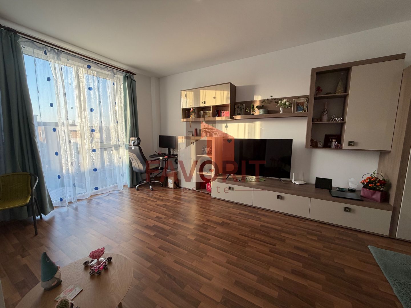 Mobilat si utilat. Zona Decathlon. Loc de parcare - Poză 1