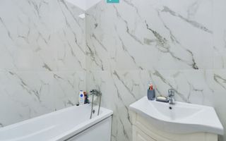 Apartament cu 8 locuri de parcare in Giroc - Poză 9