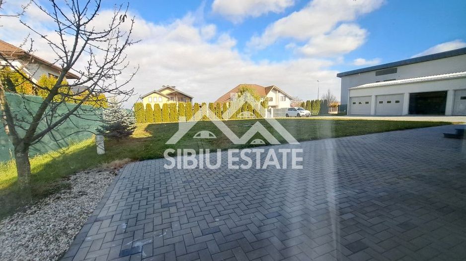 Casa cu 4 garaje, terase panoramice, teren mare - Poză 34