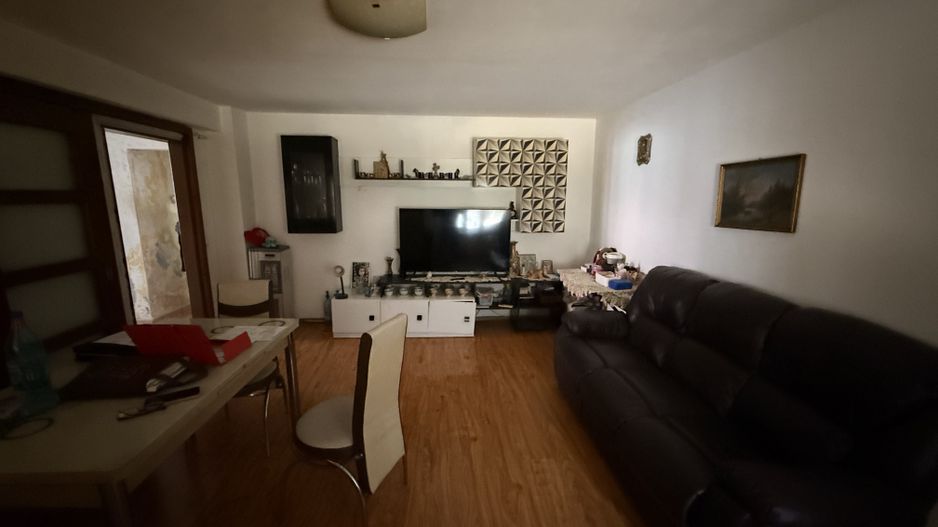 Ap 3 camere 60 mp + curte 18 mp și loc de parcare - Poză 4