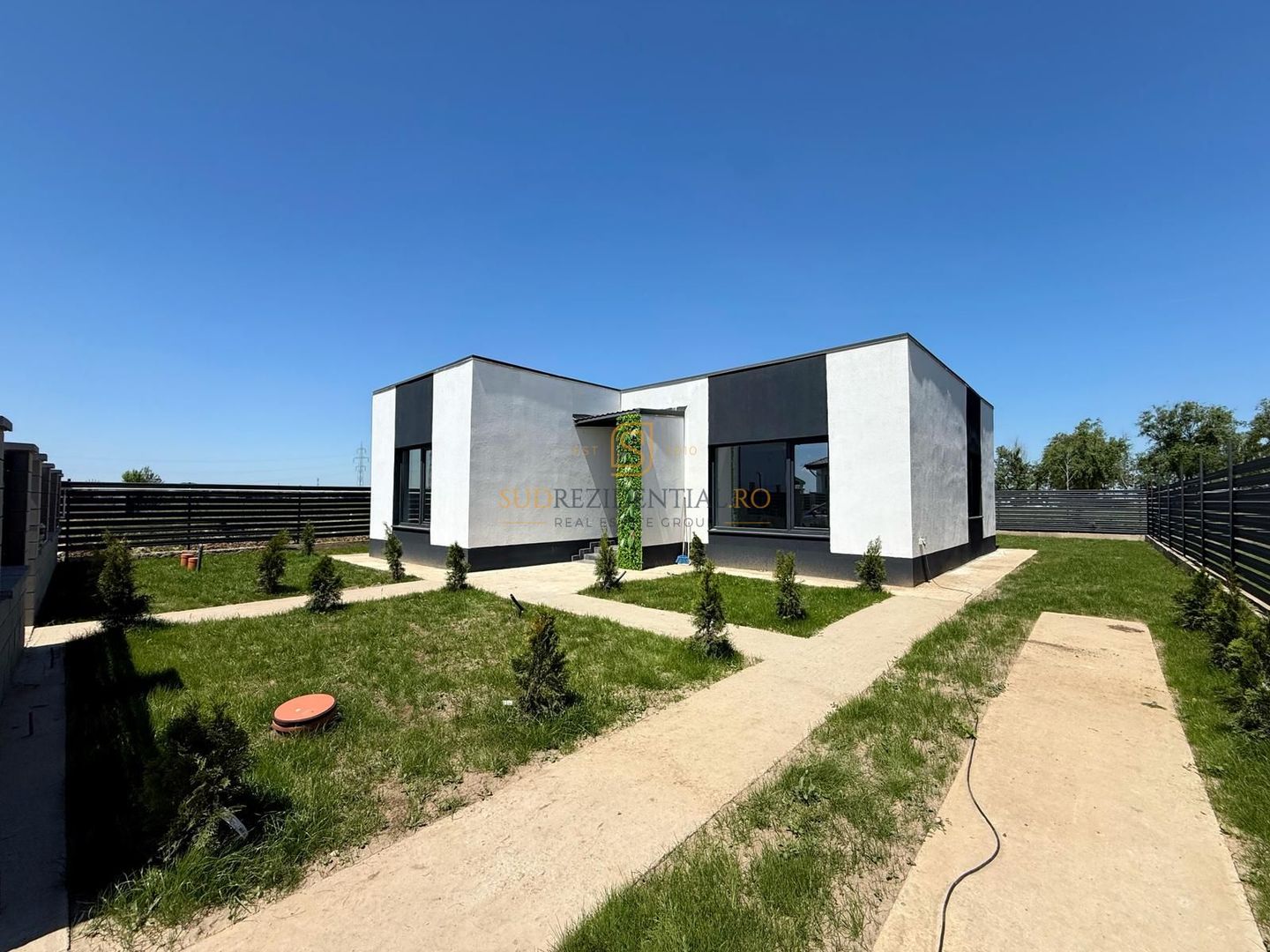 Casa Individuala cu 3 camere, 2 bai, teren 375 mp - zona centrala - Poză 2