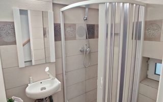 Închiriez garsoniera cu 2 camere in zona centrala ideala pentru studenți - Poză 6