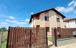 Oferim spre inchiriere casa-duplex,4 camere,Dumbravita aproape de Lidl