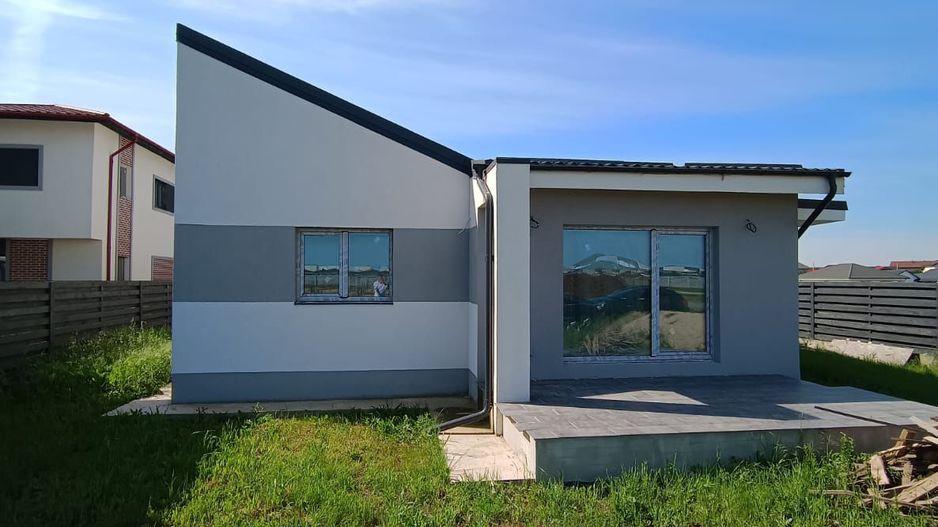 Case pe parter Tunari, zona linistita, curte MARE 350m - Poză 1