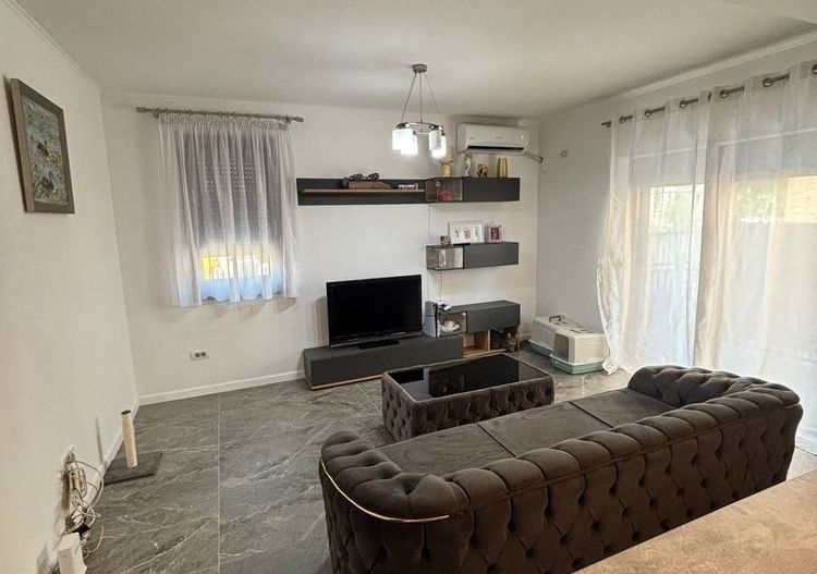 Giroc | 2 Camere | Curte proprie | Mobilat si Utilat | Loc de parcare - Poză 2