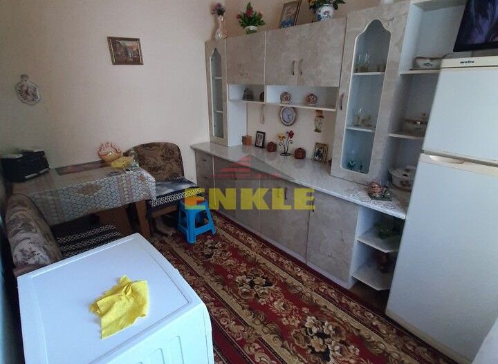 Apartament 3 camere transformat in 2 camere, zona scolii 7, etaj 2 - Poză 5
