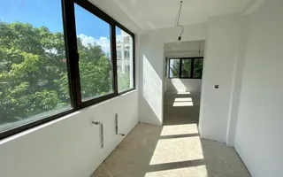 Refugiu Urban cu Eleganță Clasică – Vilă Renovată în Inima Primăverii - Poză 12