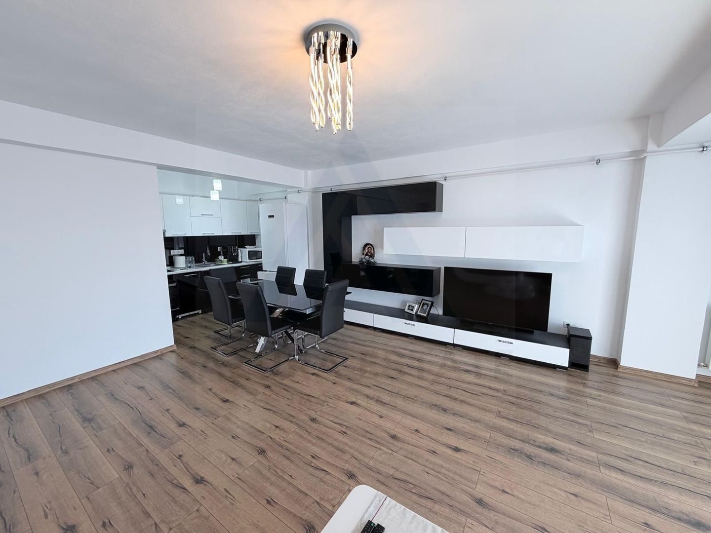 Apartament modern 80 mp  3 camere 2 balcoane  zona Doamna Stanca - Poză 5