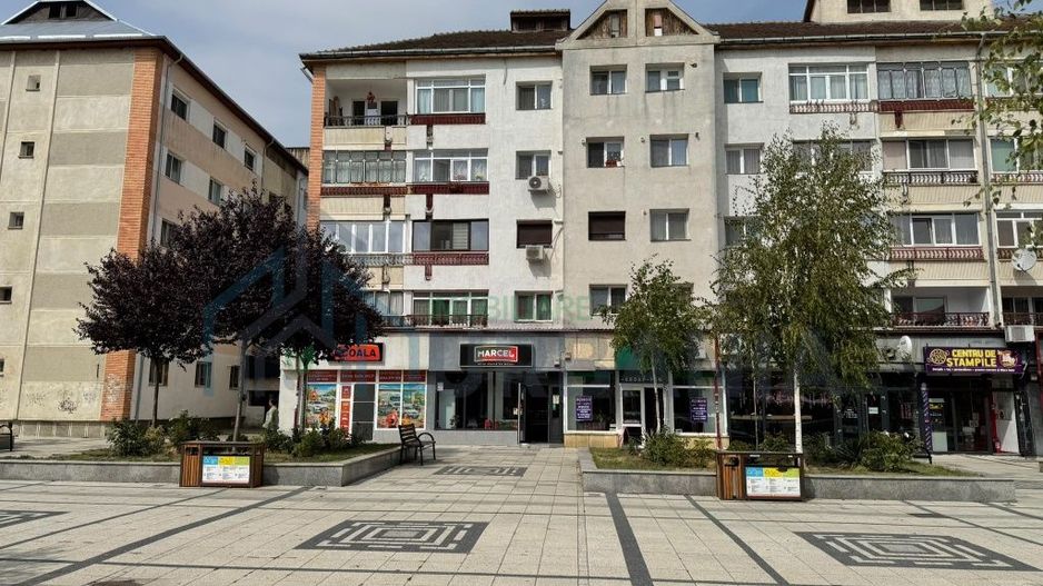 Spațiu comercial ultracentral de închiriat, Pașcani - Poză 4