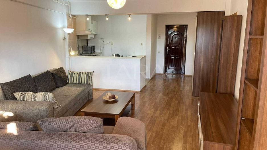 Apartament cu 2 camere, balcon generos, proximitatea Paltinia. - Poză 1