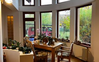 Vilă de închiriat – 260 mp utili, teren 1300 mp, 5 dormitoare, 3 băi, 3 balcoane - Poză 1