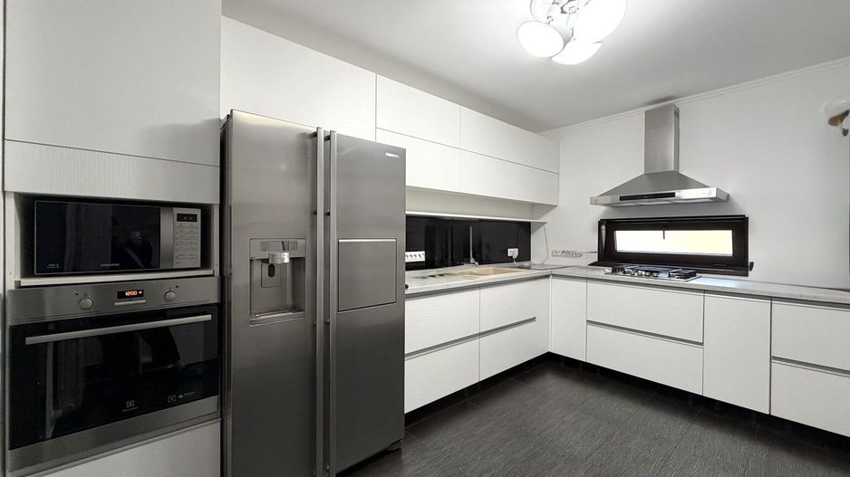 UNIC Apartament 4 camere cu curte proprie de 70 mp și parcare | Aviației - Poză 2