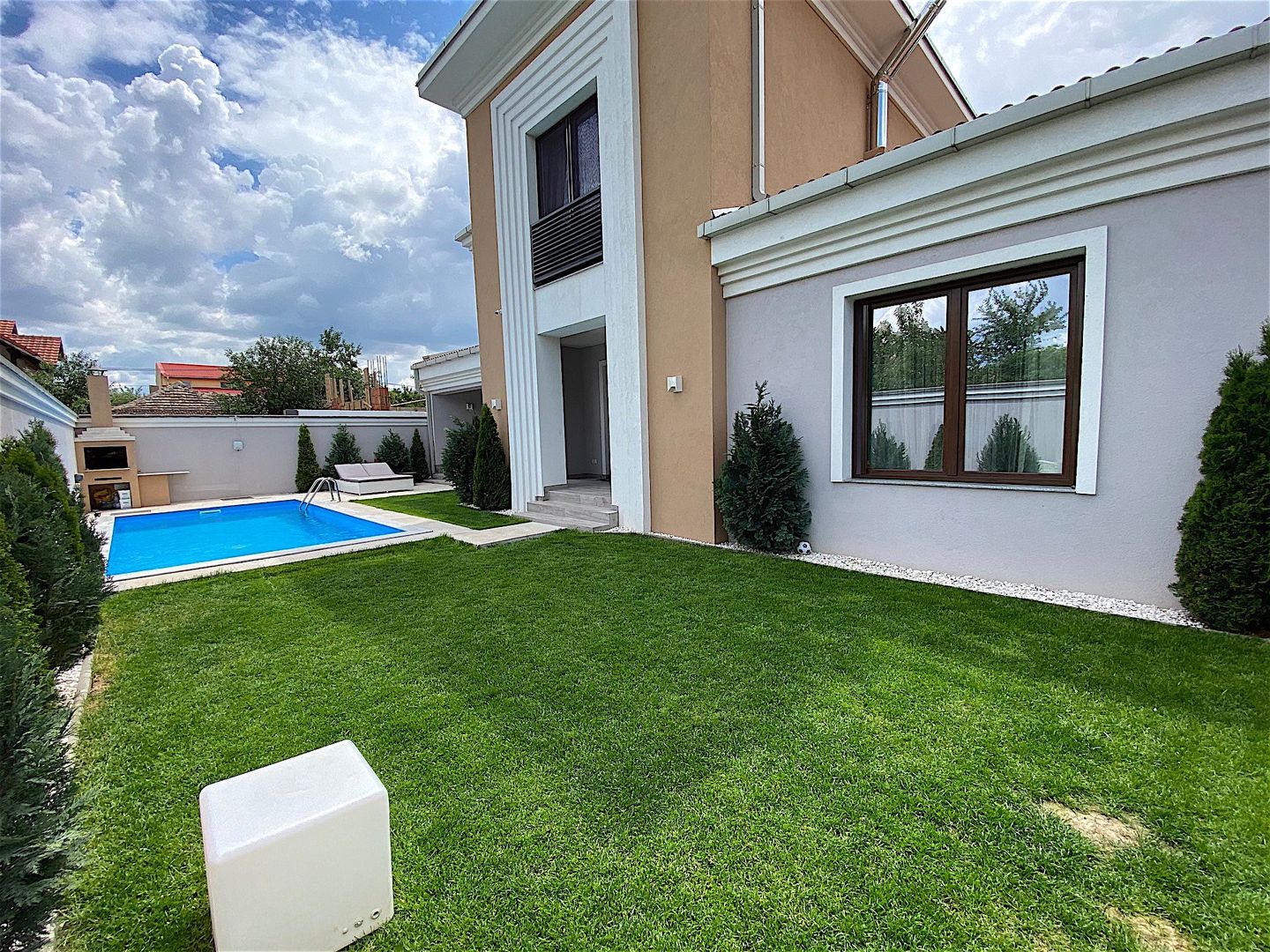 Vila deosebita cu piscina zona Dumbravita - Poză 30