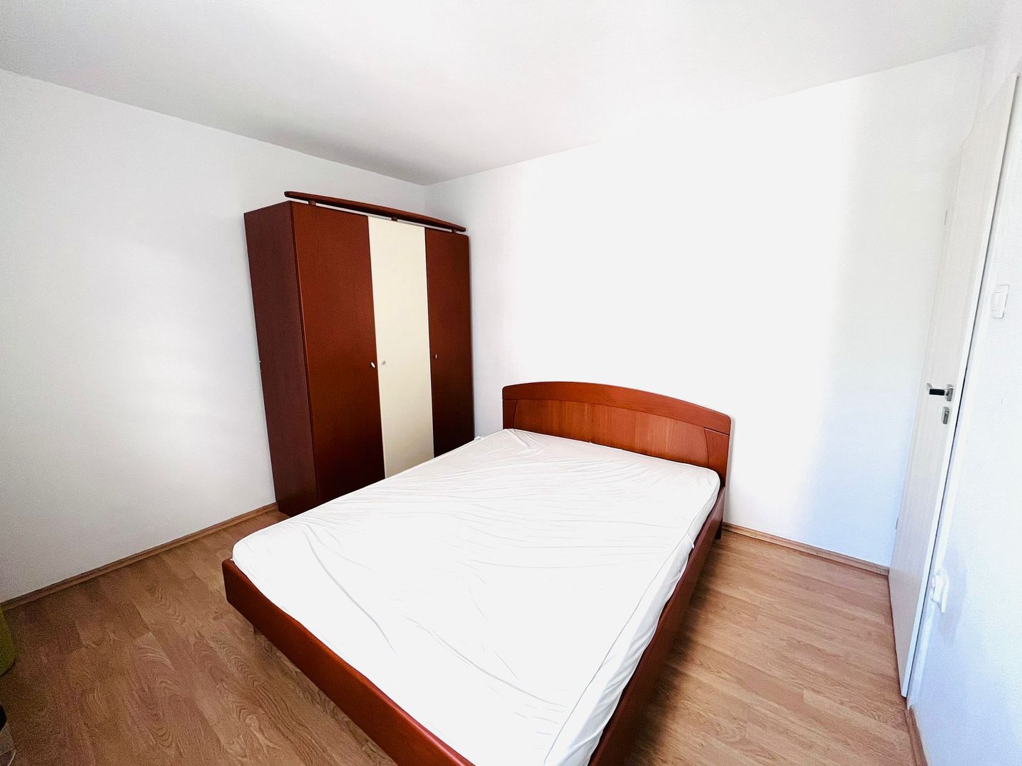 APARTAMENT MODERN DECOMANDAT BLOC ANVELOPAT 1978 CRANGASI - Poză 4