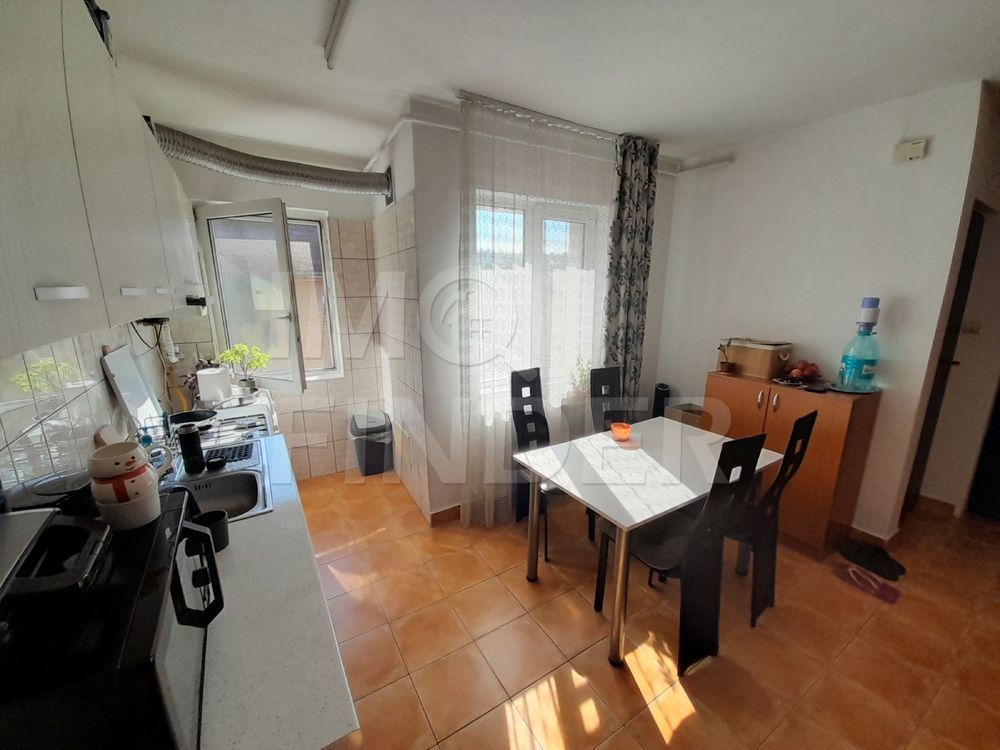 Apartament in Bloc Tip Vila zona Facultatii de Litere - Poză 1