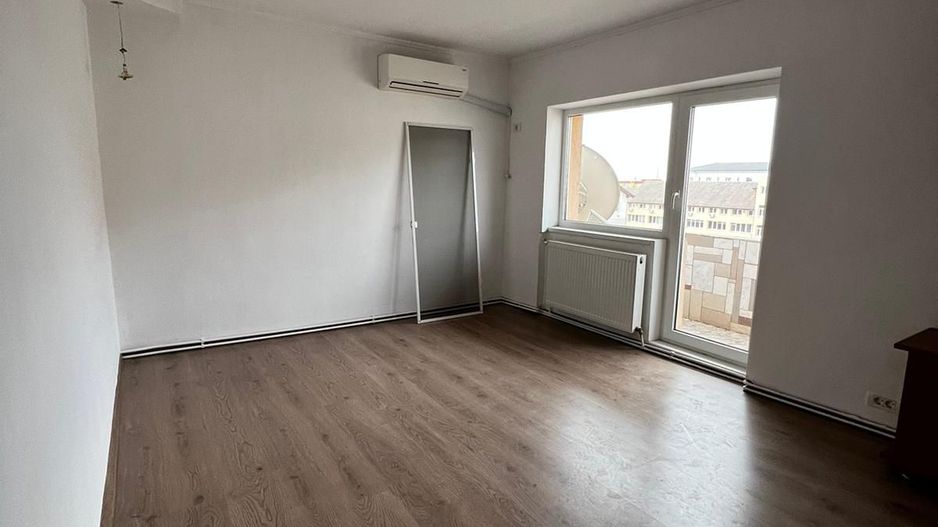 Apartament 3 camere , zona Soarelui. - Poză 3