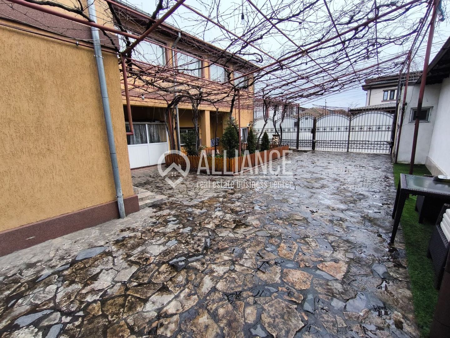 MEDEEA Vila P+1 mobilata complet si curte generoasa! - Poză 27