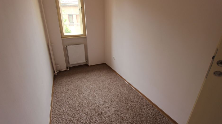 Apartament spatios 3 camere,zona medicina - Poză 11