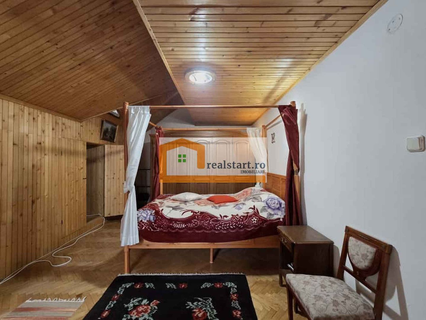 Vedere padure, panouri solare si fotovoltaice, pompa de caldura,  semineu - Poză 31