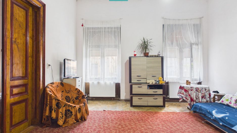 Apartament cu 2 camere,  75 mp, central, Arad - Poză 1