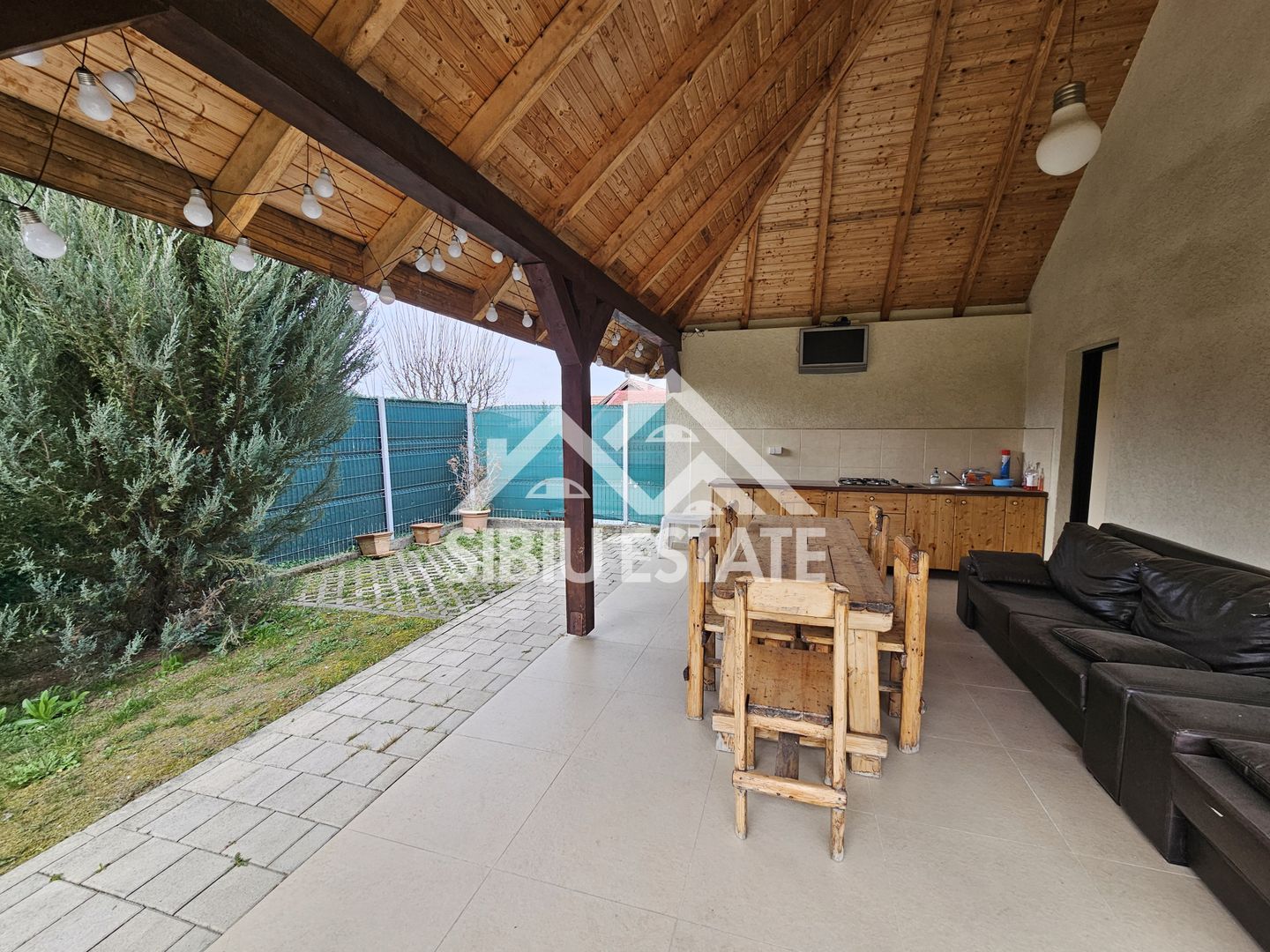 Casa individuala garaj pivnita curte mare - Poză 11