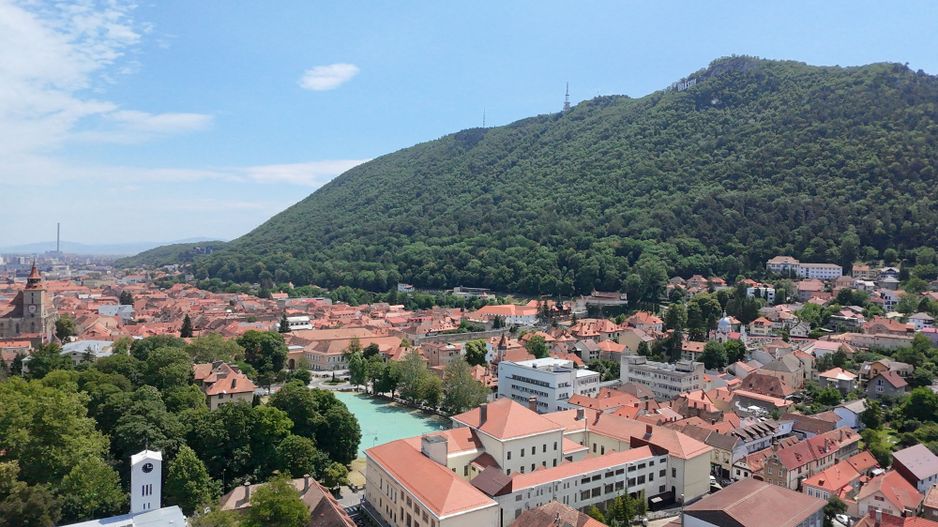 Casă în centrul istoric al Brașovului – 2 intrări, curte comună - Poză 21
