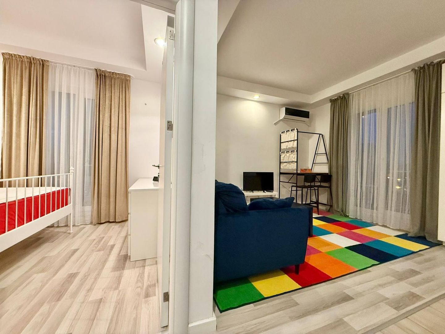 COSMOPOLIS - Apartament cu 2 camere, mobilat si utilat. - Poză 11