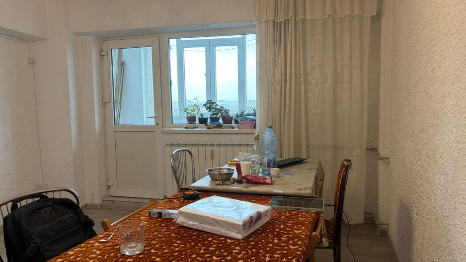 Apartament spatios cu trei camere, Aparatorii Patriei, 124.000€ - Poză 1