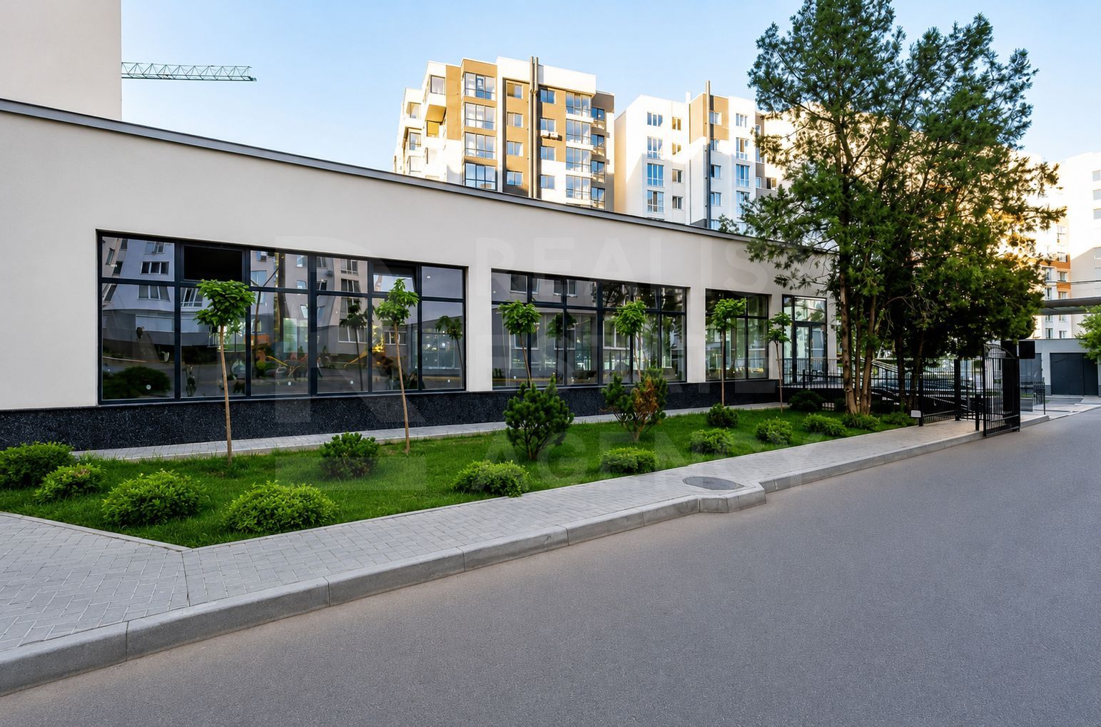 Vânzare/închiriere, spațiu comercial, str. Sprîncenoaia, Telecentru - Poză 1