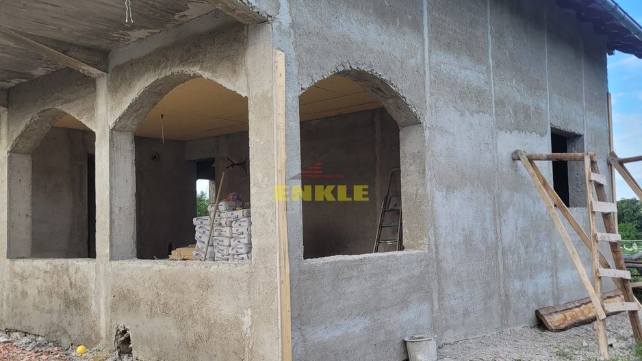 Casă la roșu de vânzare, la doar 15 km de Botoșani! - Poză 1