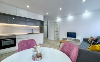 Apartament cu 3 camere de vânzare în zona Centrală - Poză 8