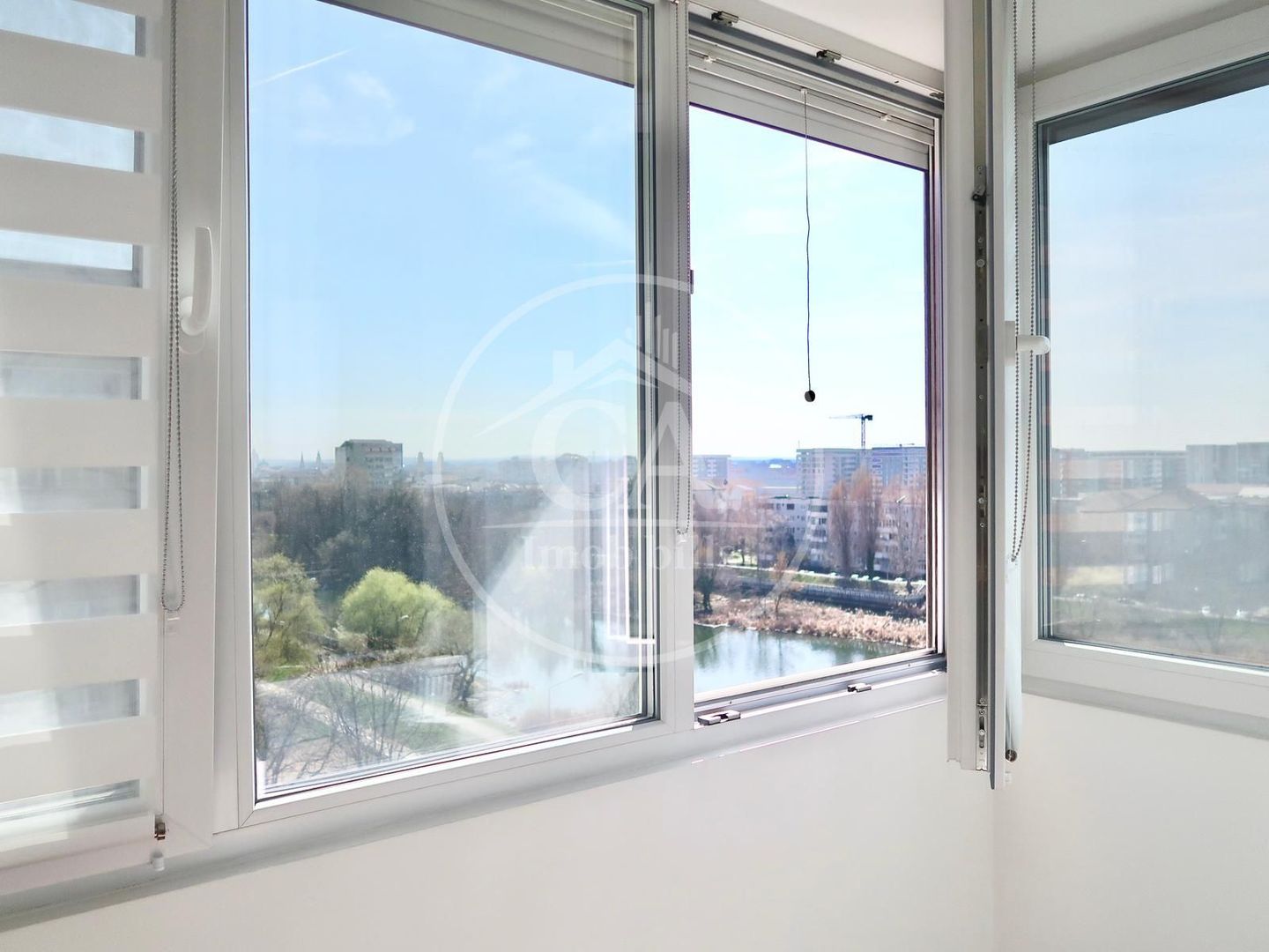 Apartament de vanzare  cu 3 camere Lux in zona Rogerius, Oradea. - Poză 19